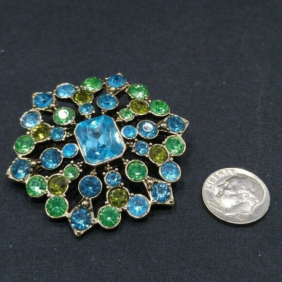 Vintage LIZ CLAIBORNE Green Blue Rhinestone Brooch, Snowflake Design, 2 Inches - Picture 6 of 7